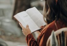 The Daily Reader: How to Make Reading a Natural Part of Your Life girl reading book